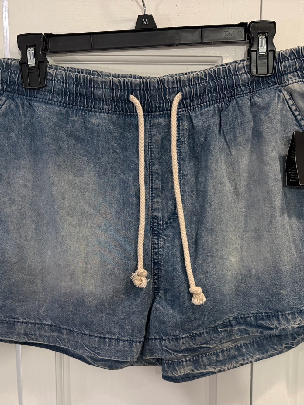 NWT Fashion Nova Light Acid Wash Denim Drawstring waste jean Shorts Large